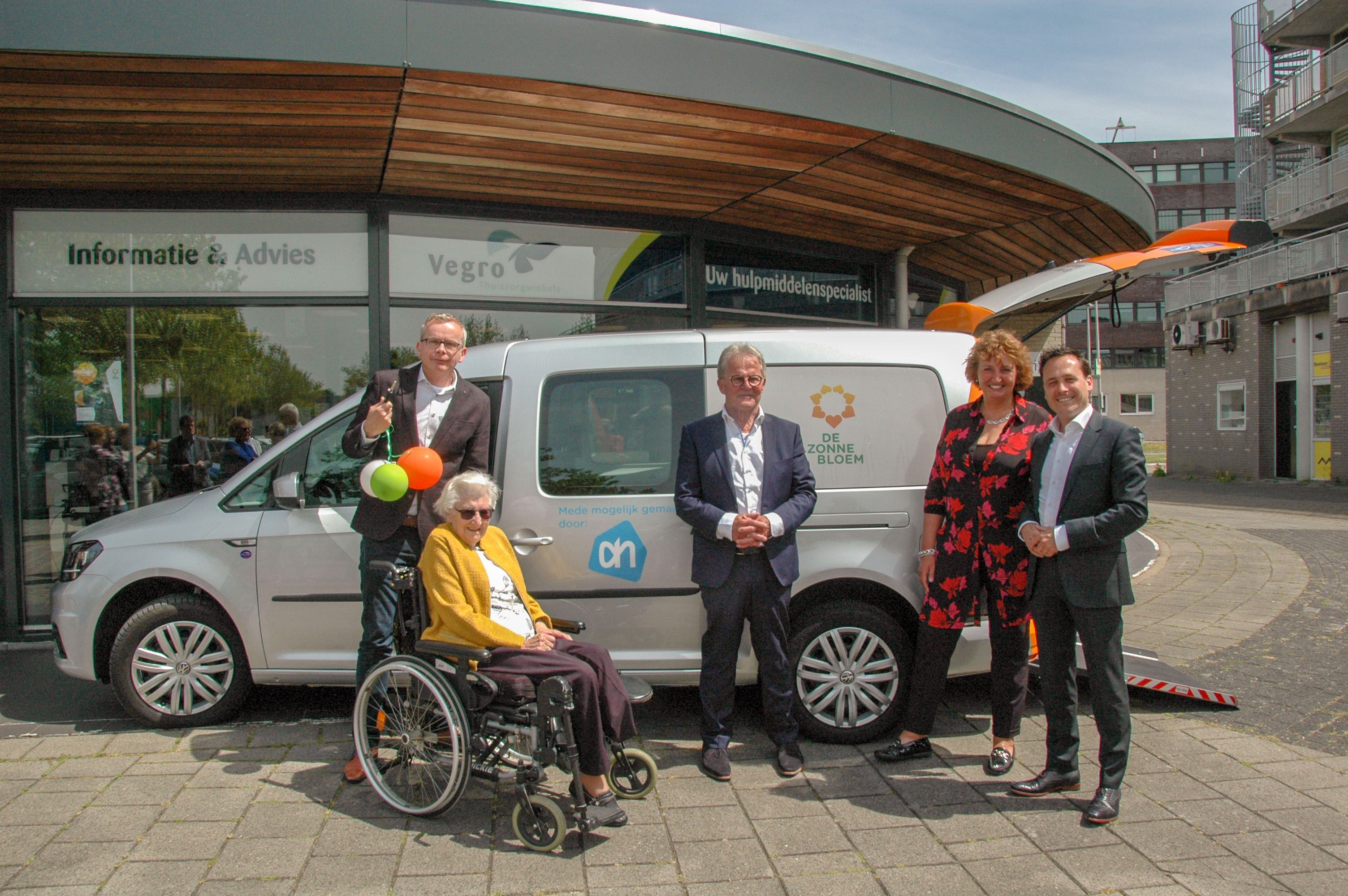 Onthulling Zonnebloemauto Alphen den | Welzorg.nl