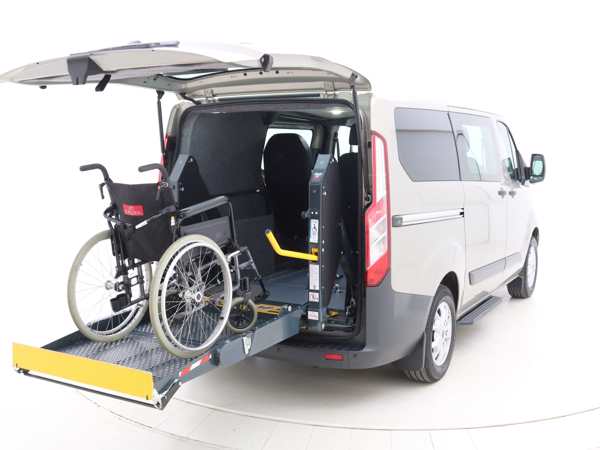 Toyota rolstoelbus met rolstoellift