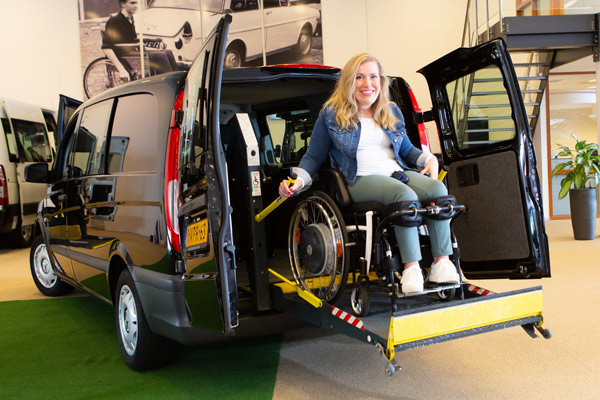 Peugeot Boxer rolstoelbus met rolstoellift