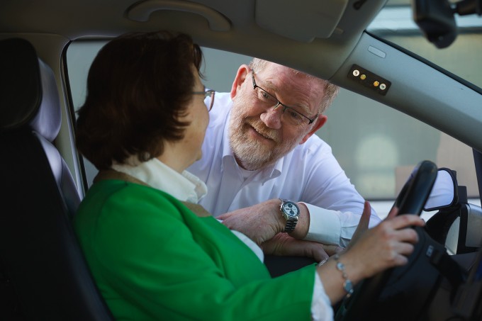 Aangepaste rijlessen bij een aangepaste auto