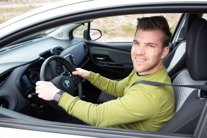 Aangepaste auto om zelf in te rijden als rolstoelgebruiker