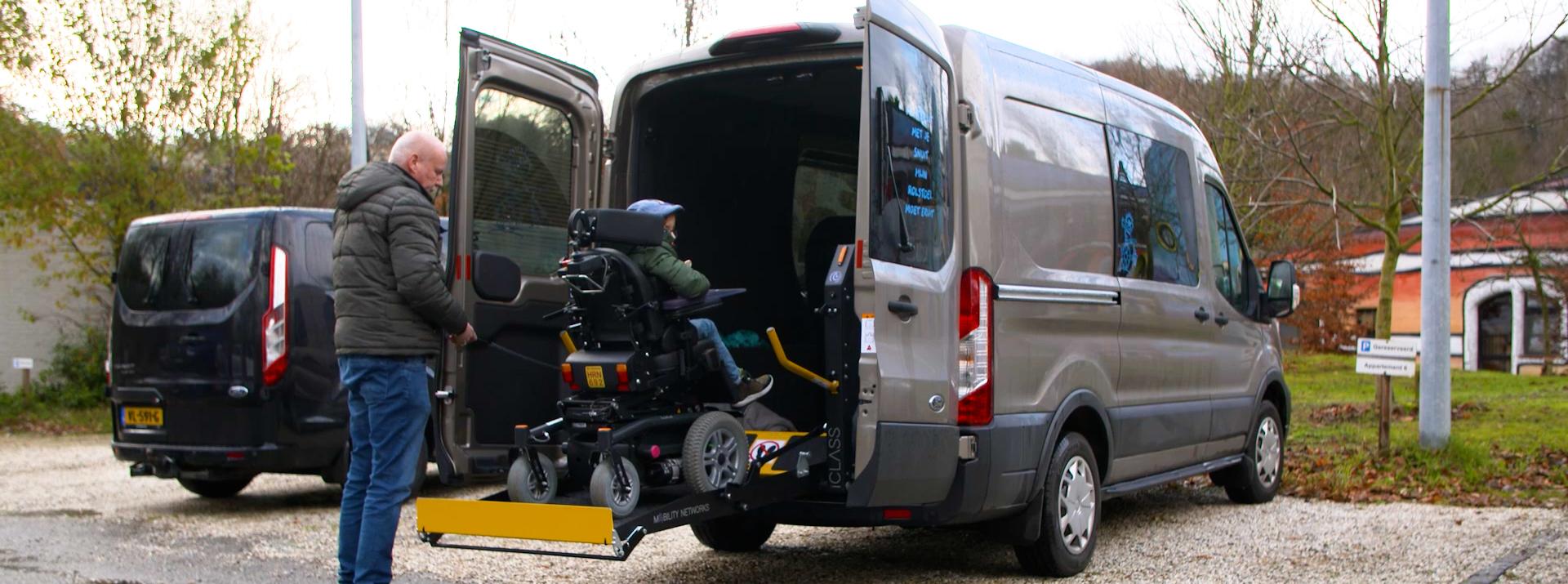 Gehandicaptenvervoer rolstoelbus