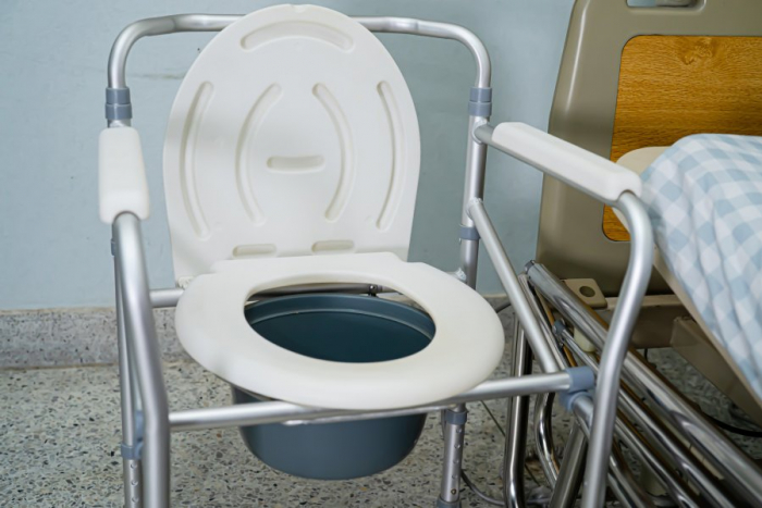 Verhoogd duoblok toilet met steunbeugels