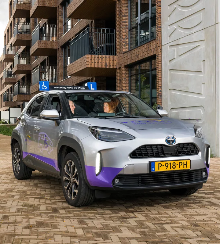Lesauto met instructeur en leerling