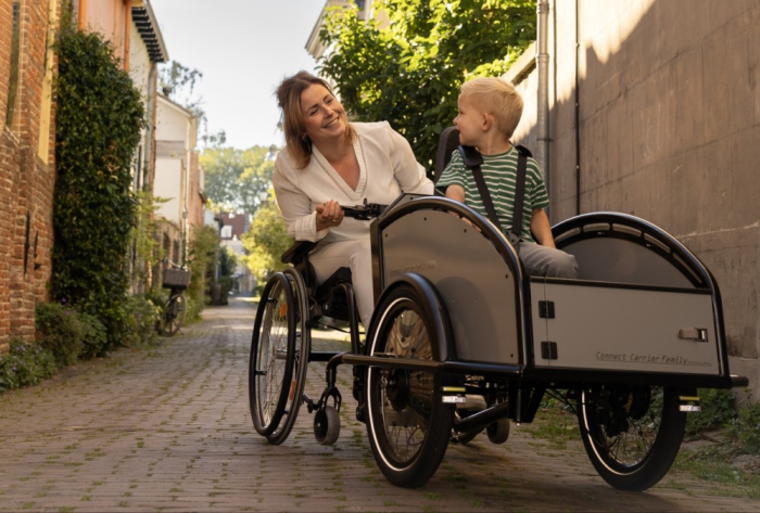 Roam Connect rolstoelbakfiets met kinderen