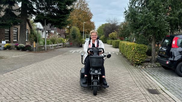 Welzorg Flex klant rijdt op scootmobiel